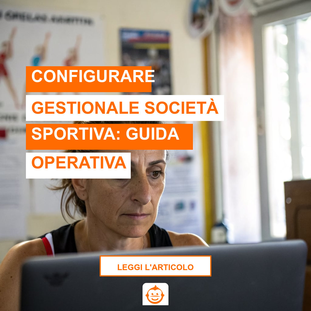 Segretaria di ASD che configura gestionale società sportiva su laptop in ufficio palestra
